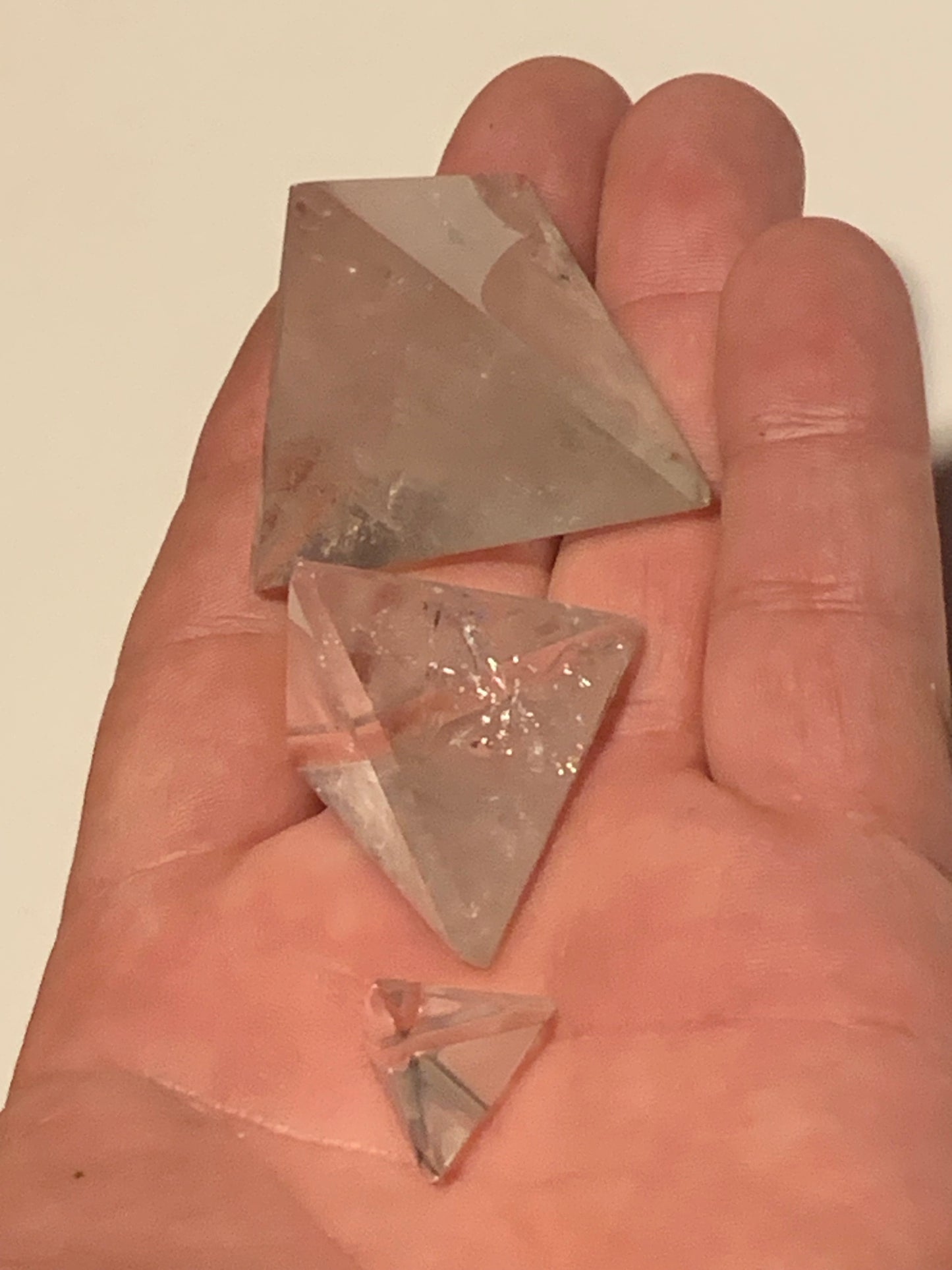 Tétraèdre en cristal de roche, un des 5 Solides de Platon, taille S à XL. Modèles au choix - Vente à l'unité. Environ 1,5 à 6 cm. Qualité A à AAA !