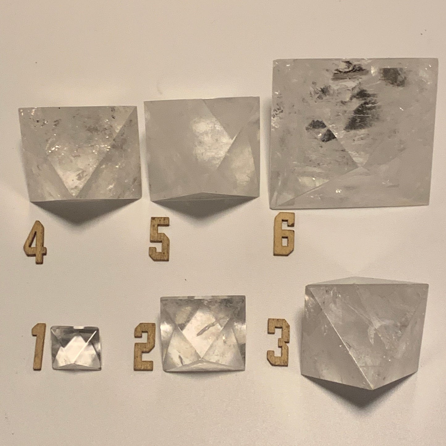 Octaèdre en cristal de roche, un des 5 Solides de Platon, taille S à XL. Modèles au choix - Vente à l'unité. ± 1,5 à 6 cm. Qualité A à AAA !