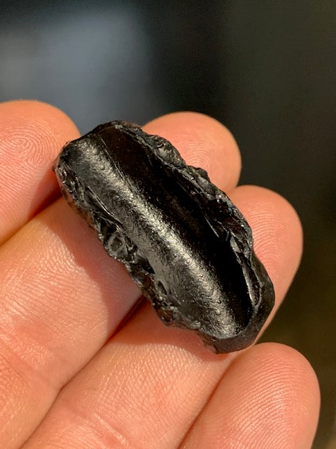 Tectite du Vietnam - 40 x 20 x 13 mm - 7,8 gr. - Famille des météorites