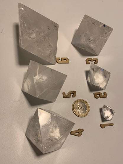 Octaèdre en cristal de roche, un des 5 Solides de Platon, taille S à XL. Modèles au choix - Vente à l'unité. ± 1,5 à 6 cm. Qualité A à AAA !