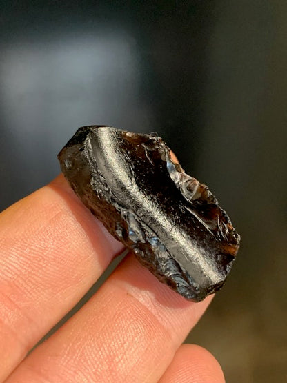Tectite du Vietnam - 40 x 20 x 13 mm - 7,8 gr. - Famille des météorites