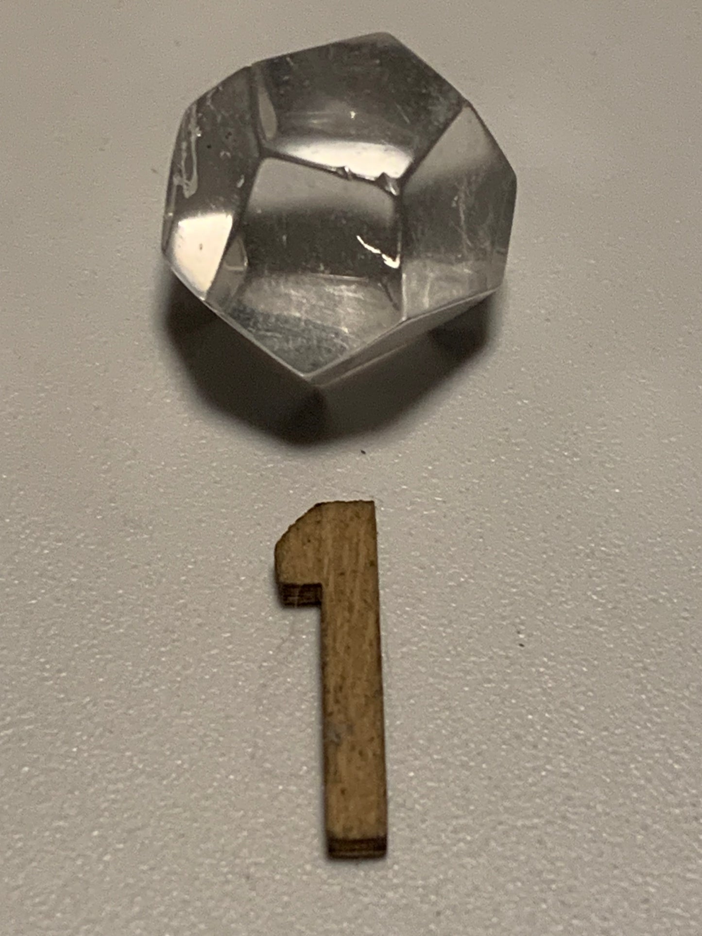 Dodécaèdre en cristal de roche, un des 5 Solides de Platon, taille S à XL. Modéle au choix - Vente à l'unité. Dimensions des pièces : environ 1,5 à 6 cm. Qualité A à AAA !