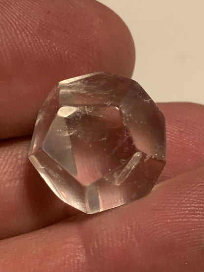 Dodécaèdre en cristal de roche, un des 5 Solides de Platon, taille S à XL. Modéle au choix - Vente à l'unité. Dimensions des pièces : environ 1,5 à 6 cm. Qualité A à AAA !
