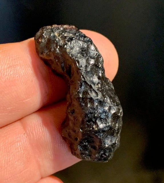 Tectite du Vietnam - 39 x 17 x 15 mm - 10,5 gr. - Famille des météorites