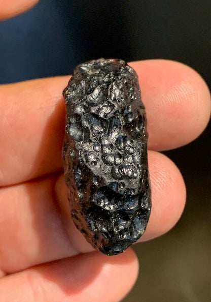 Tectite du Vietnam - 39 x 17 x 15 mm - 10,5 gr. - Famille des météorites