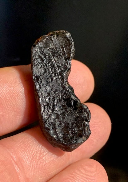 Tectite du Vietnam - 39 x 17 x 15 mm - 10,5 gr. - Famille des météorites