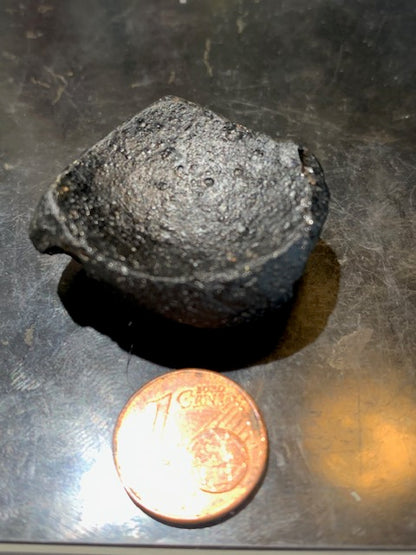 Tectite du Vietnam - 34 x 29 x 15 mm - 14,2 gr. - Famille des météorites