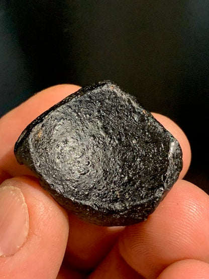 Tectite du Vietnam - 34 x 29 x 15 mm - 14,2 gr. - Famille des météorites