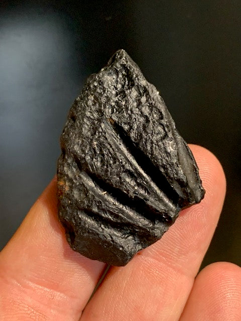 Tectite du Vietnam - 45 x 33 x 11 mm - 15,5 gr. - Famille des météorites