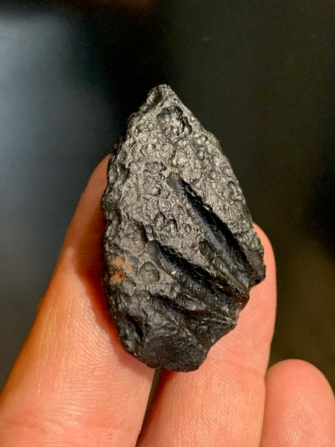 Tectite du Vietnam - 45 x 33 x 11 mm - 15,5 gr. - Famille des météorites