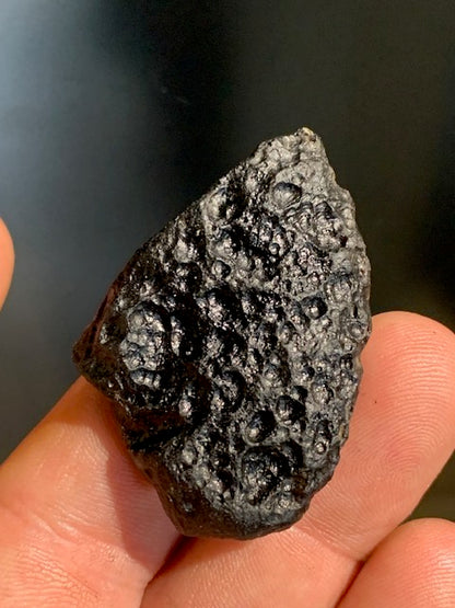 Tectite du Vietnam - 45 x 33 x 11 mm - 15,5 gr. - Famille des météorites
