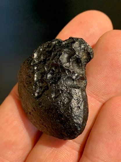 Tectite du Vietnam - 38 x 30 x 13 mm - 18,6 gr. - Famille des météorites