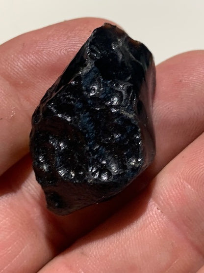 Tectite du Vietnam - 35 x 22 x 16 mm - 13,6 gr. - Famille des météorites