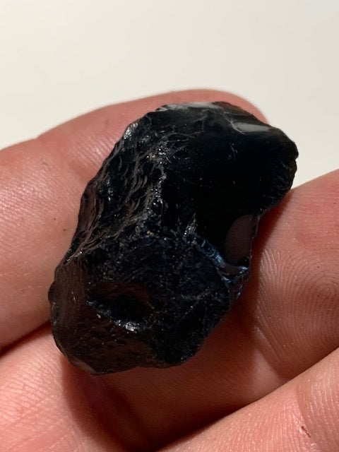 Tectite du Vietnam - 35 x 22 x 16 mm - 13,6 gr. - Famille des météorites