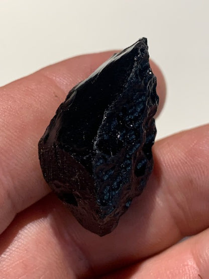 Tectite du Vietnam - 35 x 22 x 16 mm - 13,6 gr. - Famille des météorites