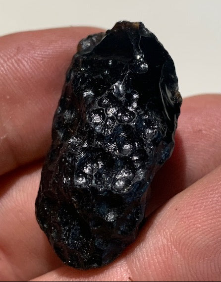 Tectite du Vietnam - 35 x 22 x 16 mm - 13,6 gr. - Famille des météorites