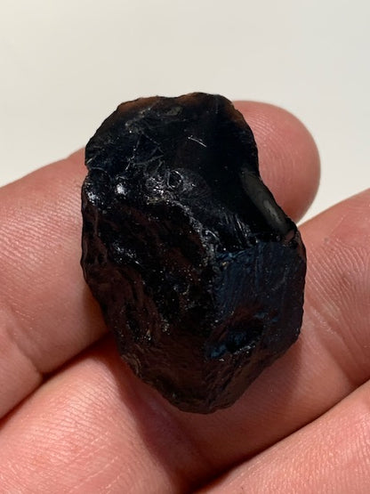 Tectite du Vietnam - 35 x 22 x 16 mm - 13,6 gr. - Famille des météorites