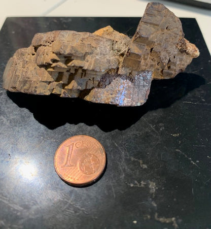 Impactite : terme général pour les roches modifiées ou créées par un impact météoritique - 76 mm x 34 x 33 - 54,7 gr.