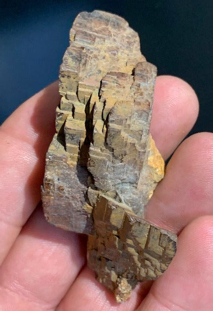 Impactite : terme général pour les roches modifiées ou créées par un impact météoritique - 76 mm x 34 x 33 - 54,7 gr.