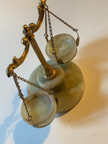 ⚖️ Balance décorative/ balance de bureau en pierre d'Onyx et métal (laiton) - Superbe pièce ancienne et de seconde main (état parfait).