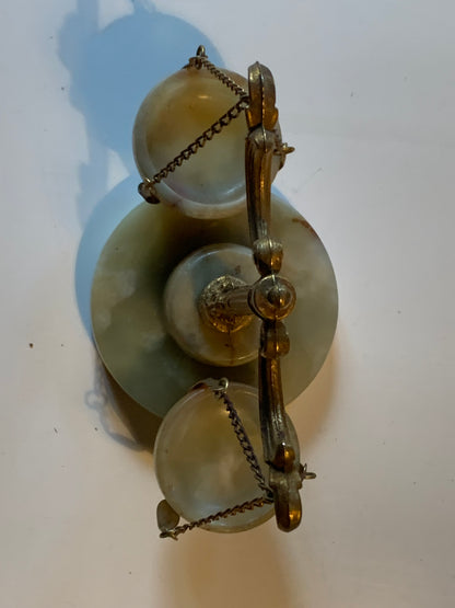 ⚖️ Balance décorative/ balance de bureau en pierre d'Onyx et métal (laiton) - Superbe pièce ancienne et de seconde main (état parfait).