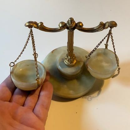 ⚖️ Balance décorative/ balance de bureau en pierre d'Onyx et métal (laiton) - Superbe pièce ancienne et de seconde main (état parfait).