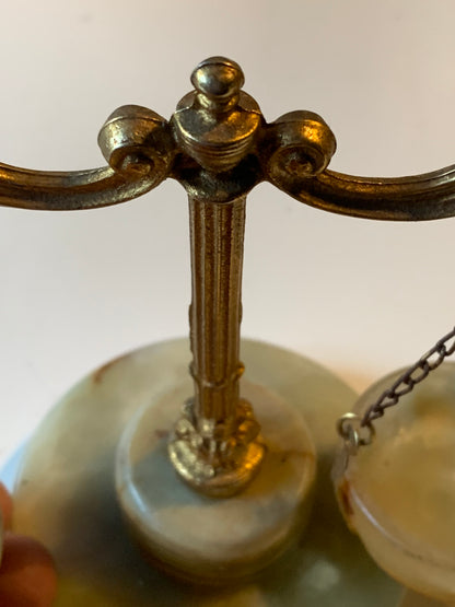 ⚖️ Balance décorative/ balance de bureau en pierre d'Onyx et métal (laiton) - Superbe pièce ancienne et de seconde main (état parfait).