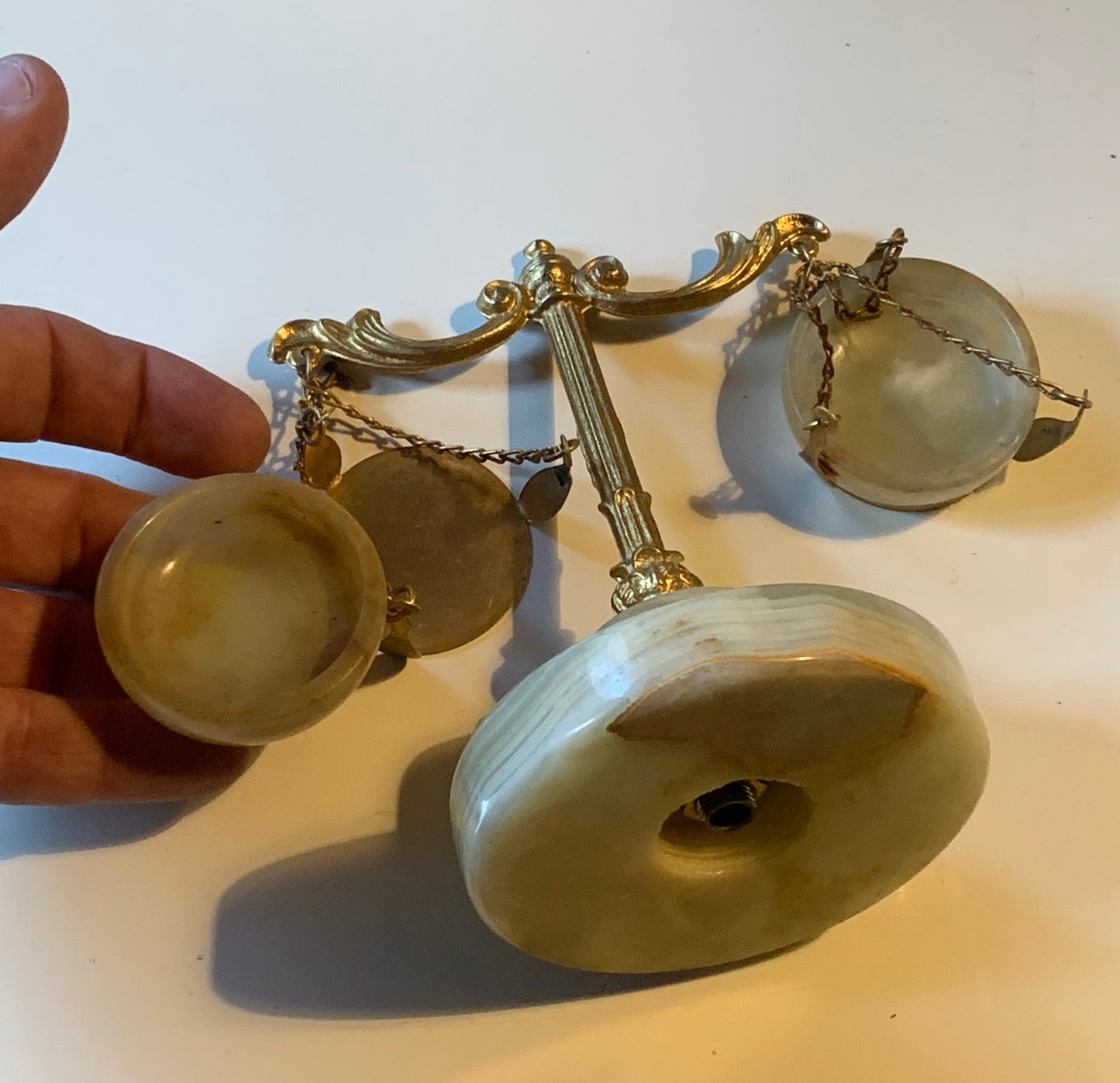 ⚖️ Balance décorative/ balance de bureau en pierre d'Onyx et métal (laiton) - Superbe pièce ancienne et de seconde main (état parfait).