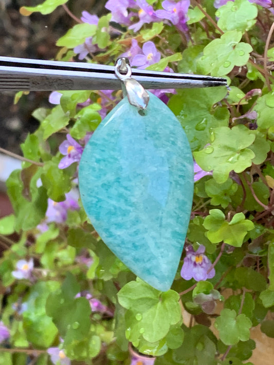 Amazonite, pendentif de 52mm de hauteur x 24 de largeur x 8 d'épaisseur. Vendu avec cordon réglable de couleur noire offert !