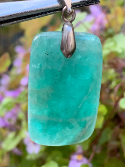 Amazonite, pendentif de 42mm de hauteur x 18 de largeur x 8 d'épaisseur. Vendu avec cordon réglable de couleur noire offert !