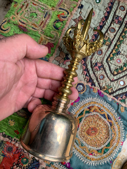 Cloche de prêtre Balinais – Son pur et clair comme un bol chantant, fabriquée par des maîtres artisans, une oeuvre d'Art !