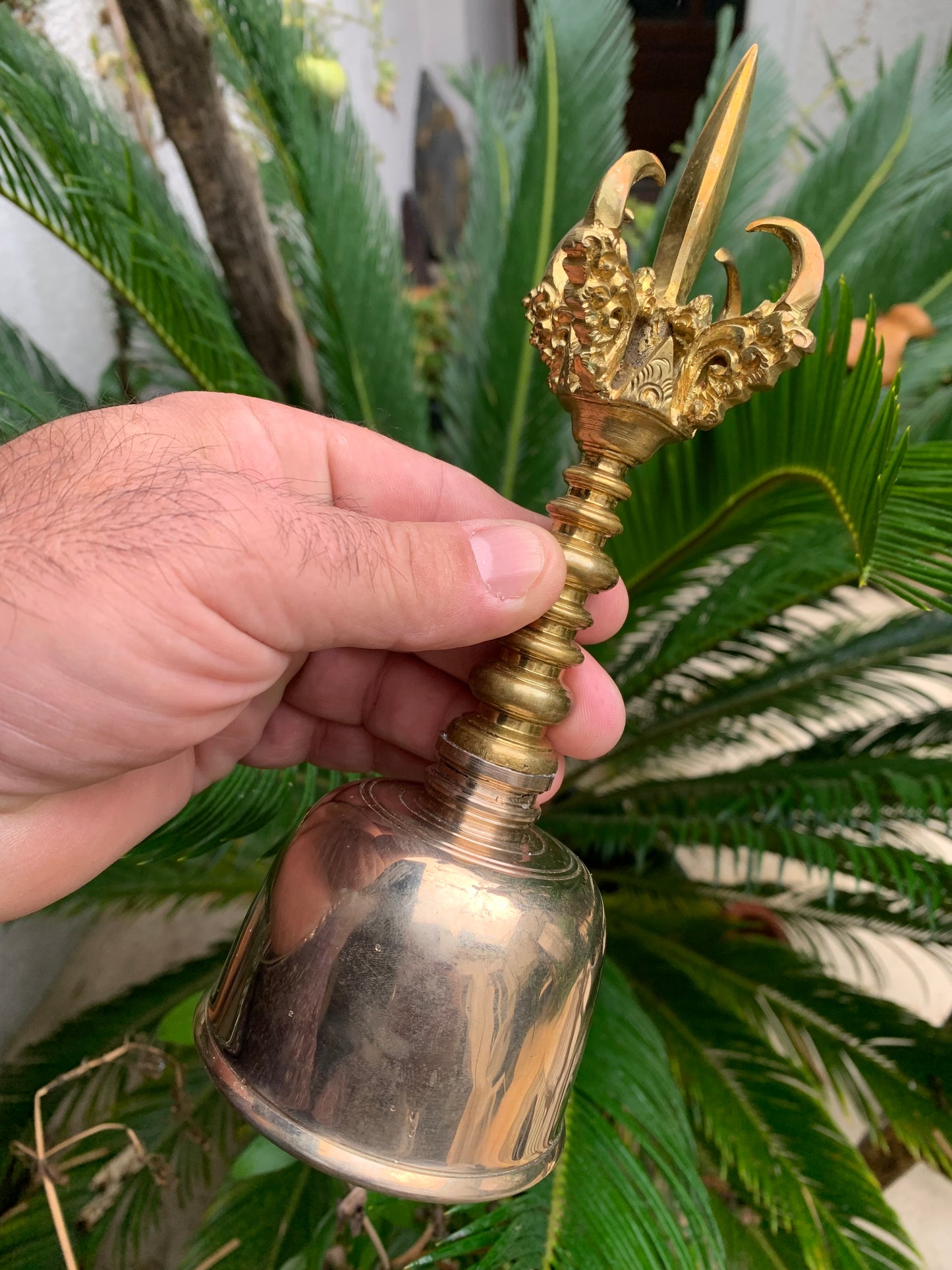 Cloche de prêtre Balinais – Son pur et clair comme un bol chantant, fabriquée par des maîtres artisans, une oeuvre d'Art !