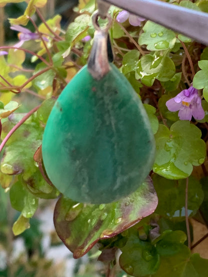 Amazonite, pendentif de 40mm de hauteur x 24 de largeur x 10 d'épaisseur. Vendu avec cordon réglable de couleur noire offert !