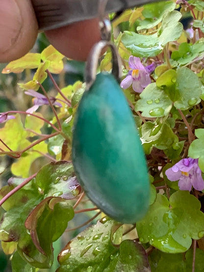 Amazonite, pendentif de 40mm de hauteur x 24 de largeur x 10 d'épaisseur. Vendu avec cordon réglable de couleur noire offert !
