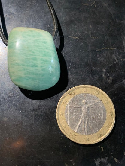 Amazonite, pendentif de 27 x 21 x 15 mm. Vendu avec cordon noir réglable