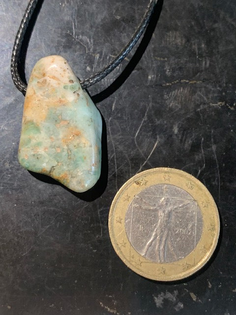 Larimar, pendentif en pierre naturelle à percement latéral - 29 mm x 19 x 8. Vendu avec cordon noir réglable