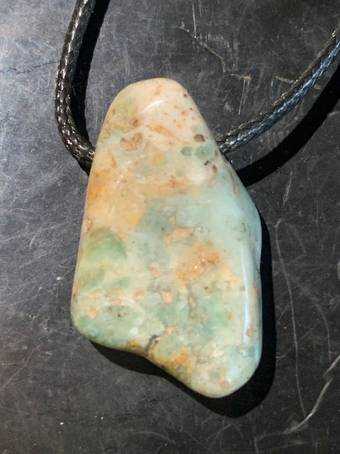 Larimar, pendentif en pierre naturelle à percement latéral - 29 mm x 19 x 8. Vendu avec cordon noir réglable