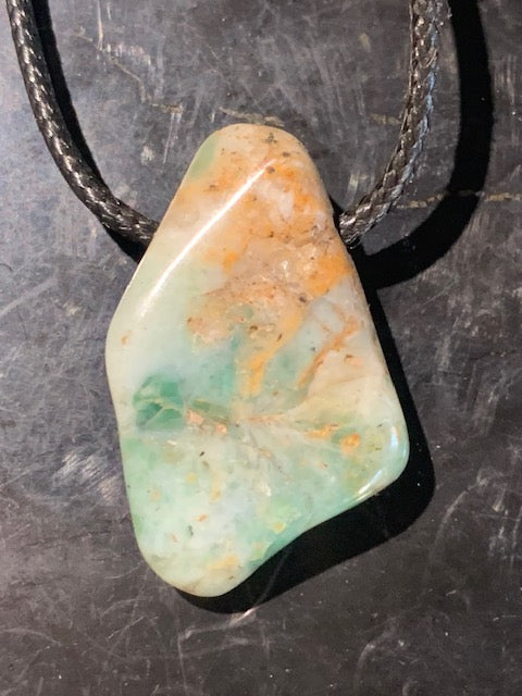 Larimar, pendentif en pierre naturelle à percement latéral - 29 mm x 19 x 8. Vendu avec cordon noir réglable