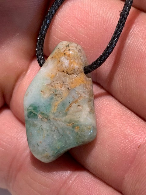 Larimar, pendentif en pierre naturelle à percement latéral - 29 mm x 19 x 8. Vendu avec cordon noir réglable
