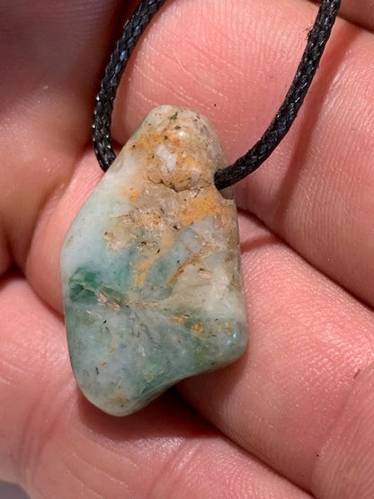 Larimar, pendentif en pierre naturelle à percement latéral - 29 mm x 19 x 8. Vendu avec cordon noir réglable