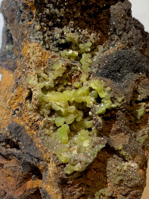 Pyromorphite, spécimen brut - 131 mm x 90 x 75 - 667 gr.