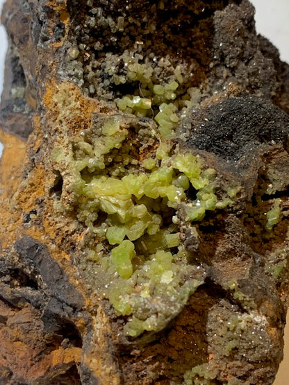 Pyromorphite, spécimen brut - 131 mm x 90 x 75 - 667 gr.