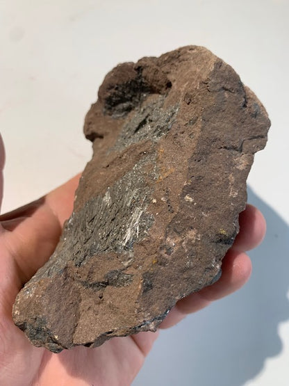 Pyrolusite, spécimen brut - 130 mm x 90 x 65 - 705 gr.