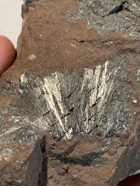 Pyrolusite, spécimen brut - 130 mm x 90 x 65 - 705 gr.