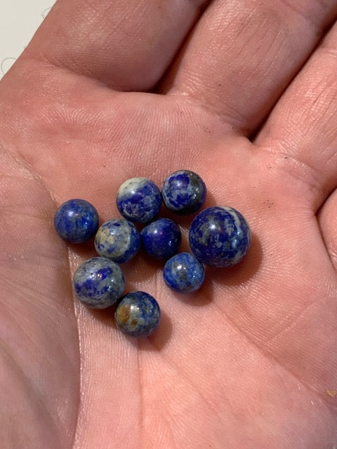 Lapis-lazuli – Lot de perles naturelles entières non percées – diamètres de 11, 9 et 8 mm – poids total : 8,3 g – qualité A à AA.