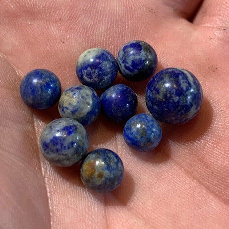 Lapis-lazuli – Lot de perles naturelles entières non percées – diamètres de 11, 9 et 8 mm – poids total : 8,3 g – qualité A à AA.