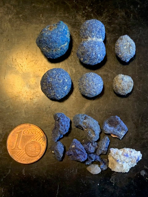 Azurite - Petites sphères naturelles brutes et 1 lot de fragments naturels - de 9 à 14 mm de diamètre - 17 gr.