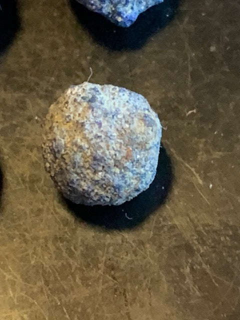 Azurite - Petites sphères naturelles brutes et 1 lot de fragments naturels - de 9 à 14 mm de diamètre - 17 gr.