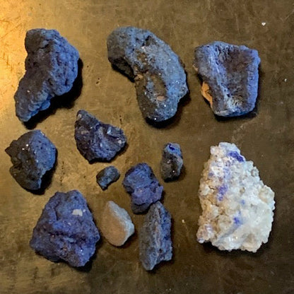 Azurite - Petites sphères naturelles brutes et 1 lot de fragments naturels - de 9 à 14 mm de diamètre - 17 gr.