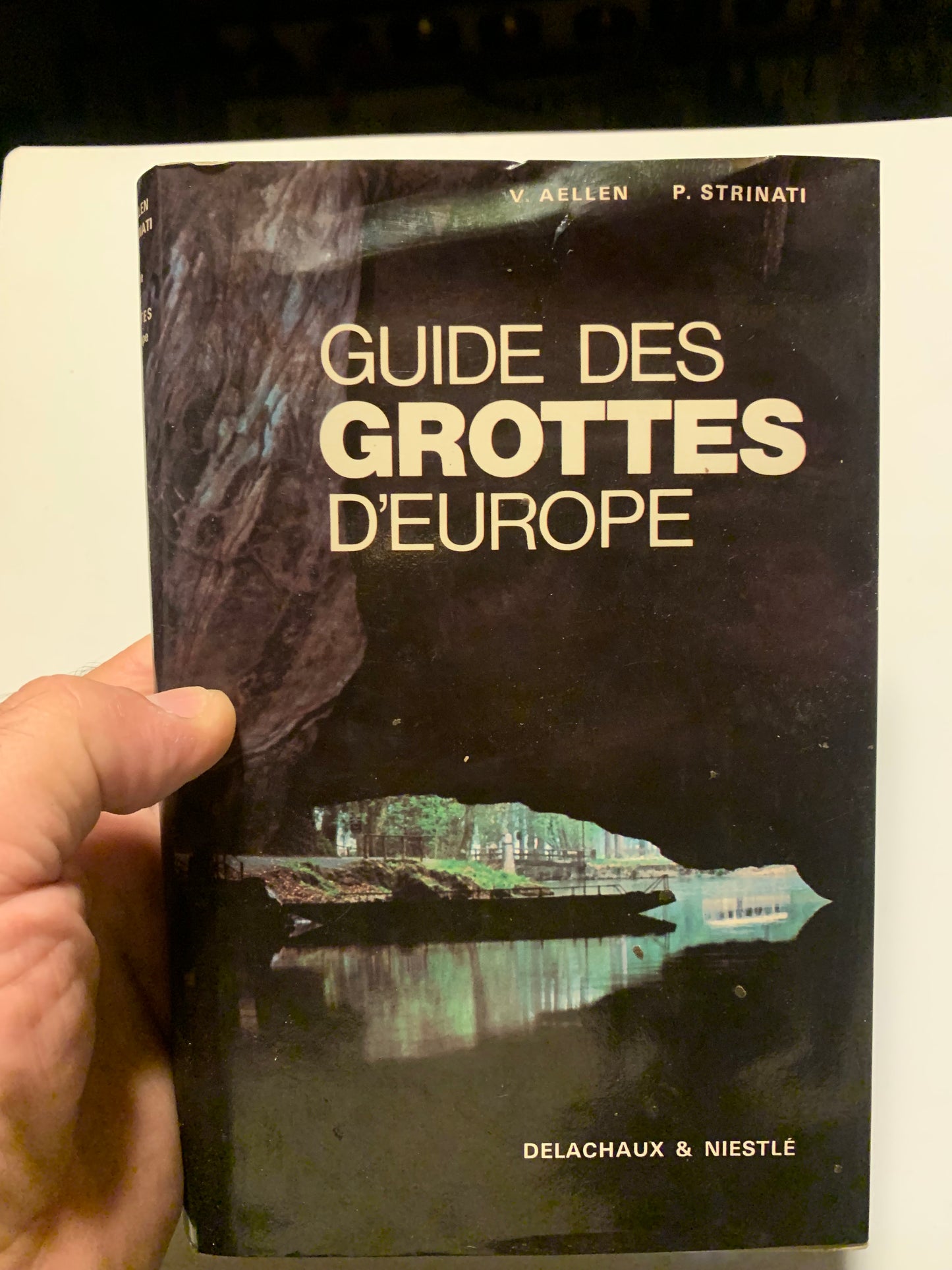 Livre : Guide des Grottes d'Europe occidentale par Aellen Villy et Strinati Pierre | Éditions Delachaux Et Niestlé